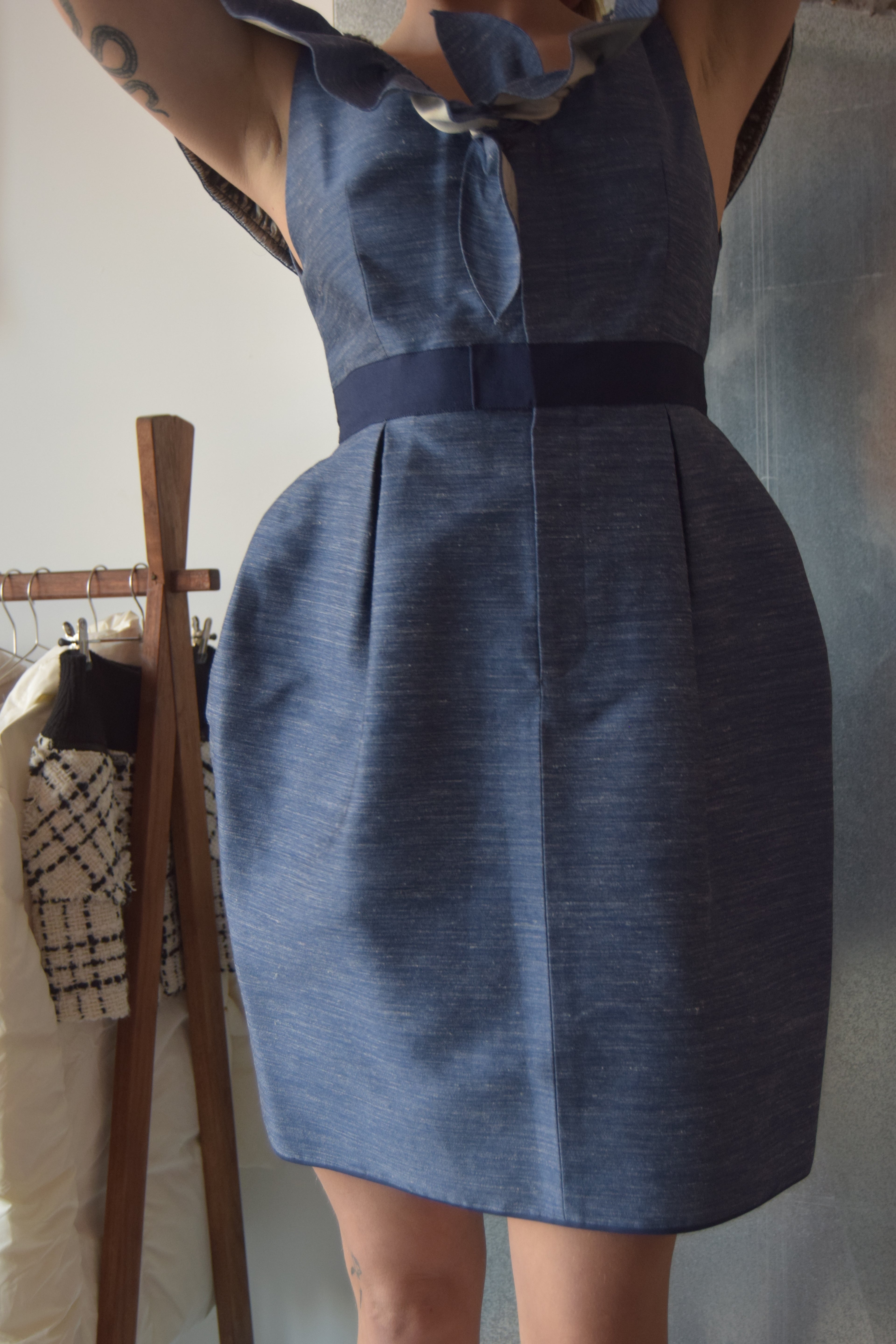 ISAAC MIZRAHI STRUCTURED DENIM DRESS