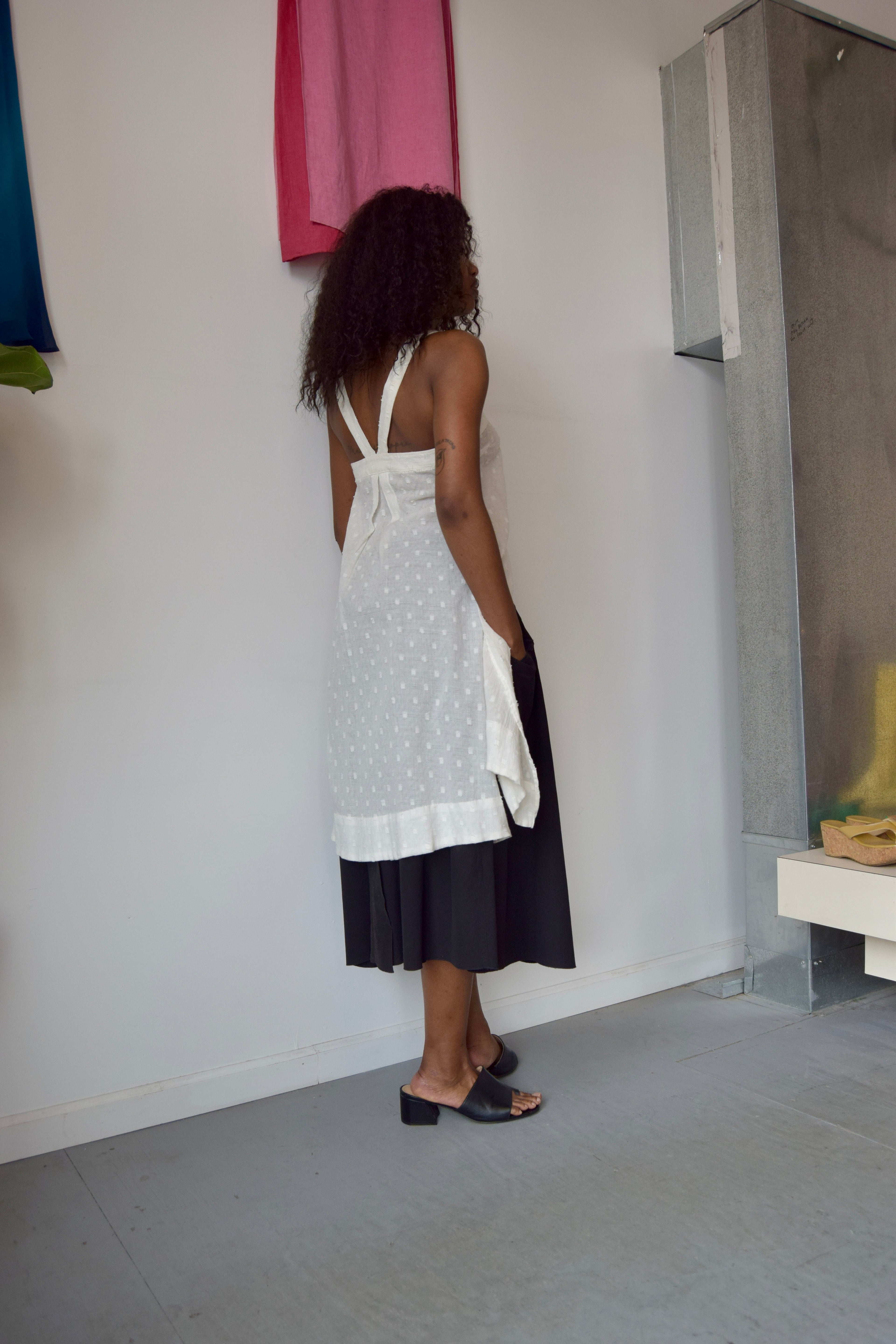 ANTROHOPOLOGIE CUT OUT SLEEVELESS BUTTON DOWN TOP