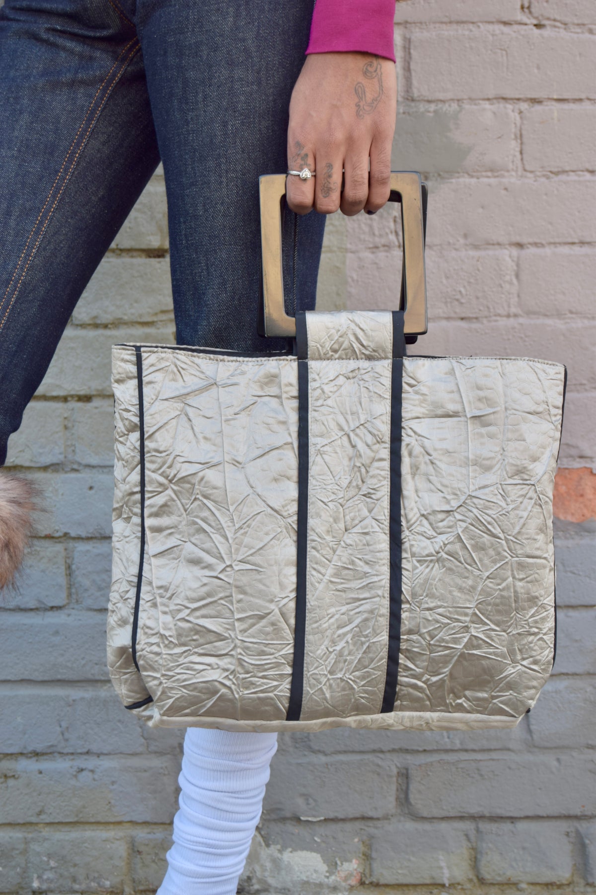 SILVER SQUARE HANDLE HANDBAG