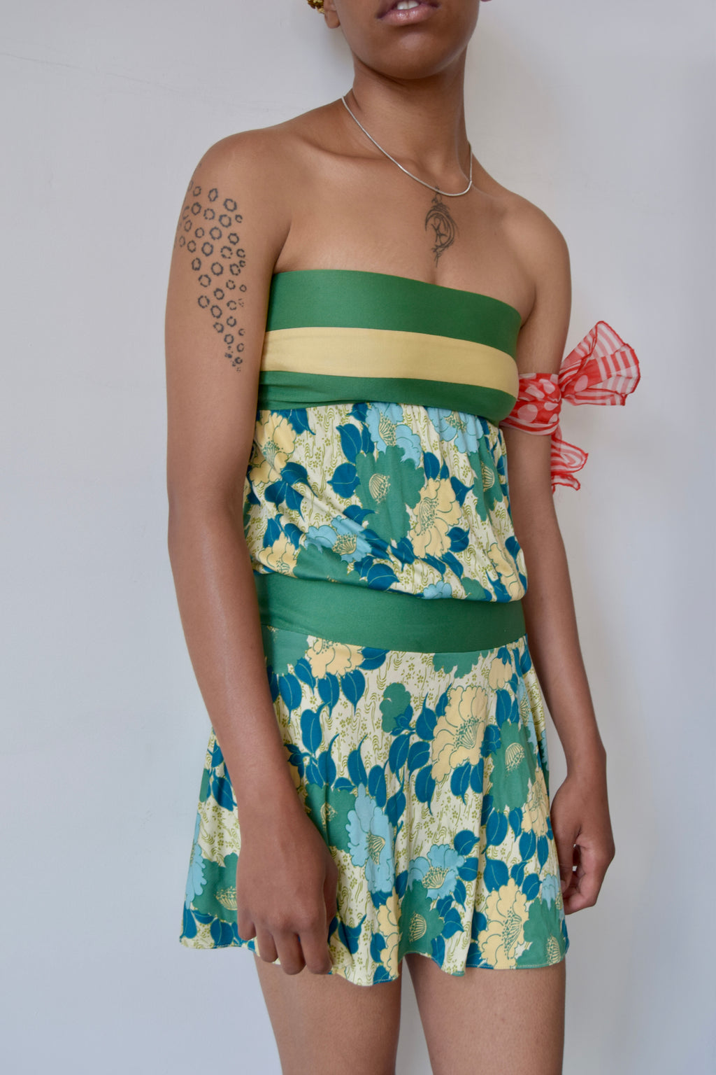 SUSAN MONACO 100% SILK GREEN YELLOW & BLUE DROP WAIST FLORAL SLEEVELESS MINI DRESS