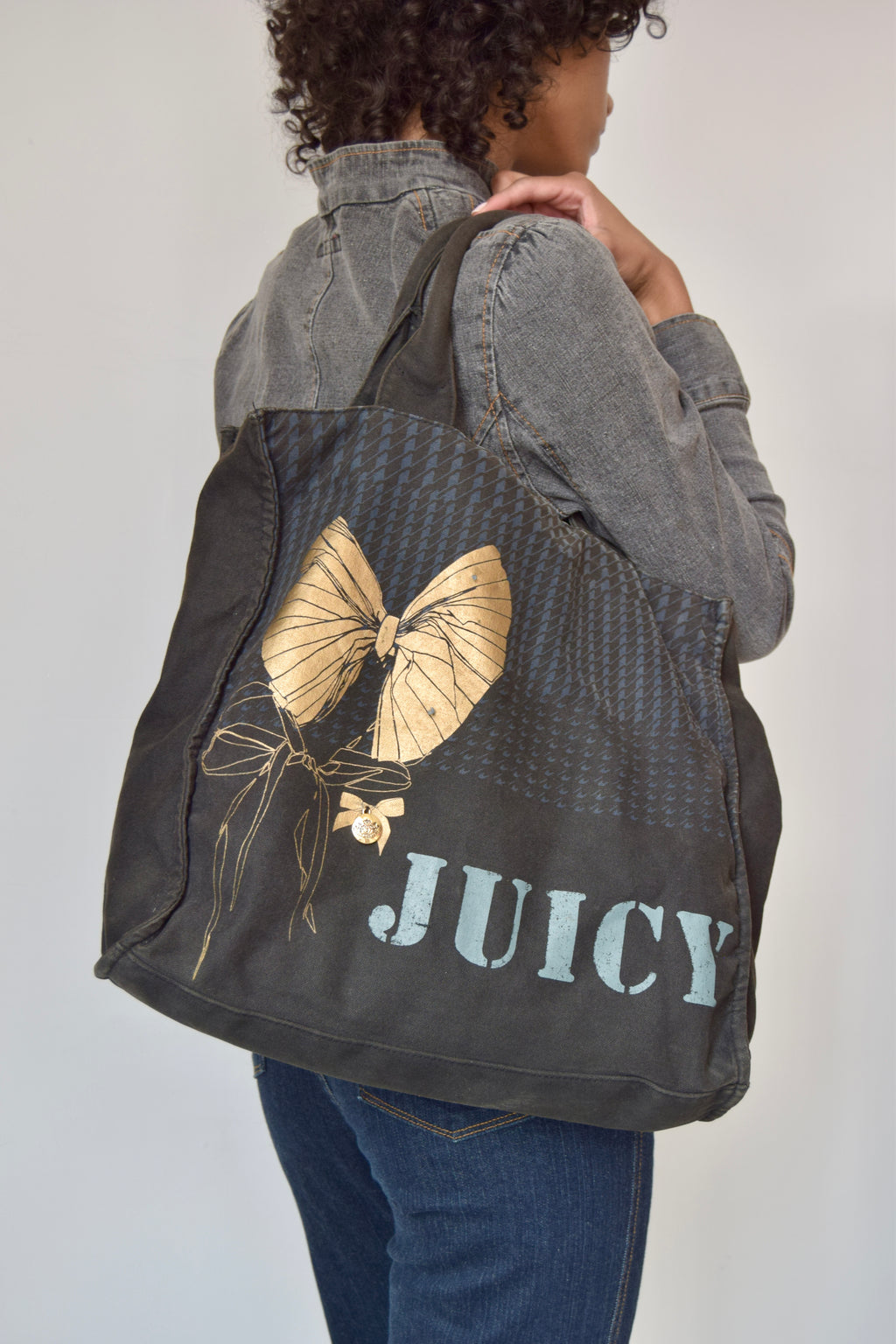 JUICY COUTURE BLACK COTTON DUFFLE PURSE WITH GOLD BOW DETAILS