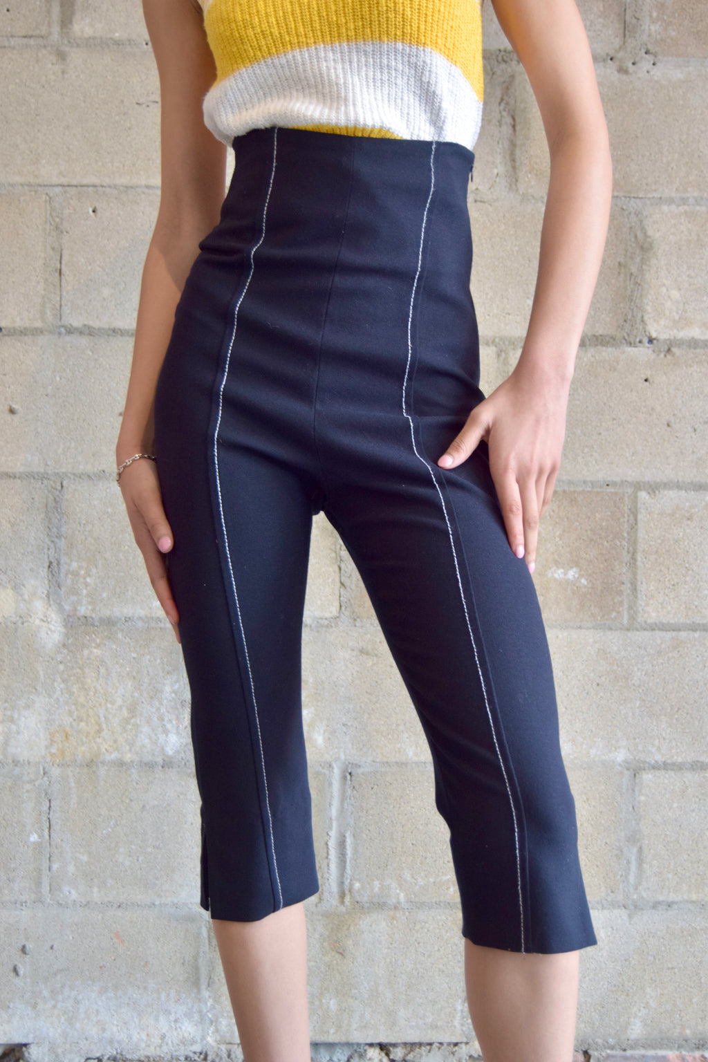 STRAIGHT CUT BLACK CAPRIS WITH WHITE CONTRAST STITCHING