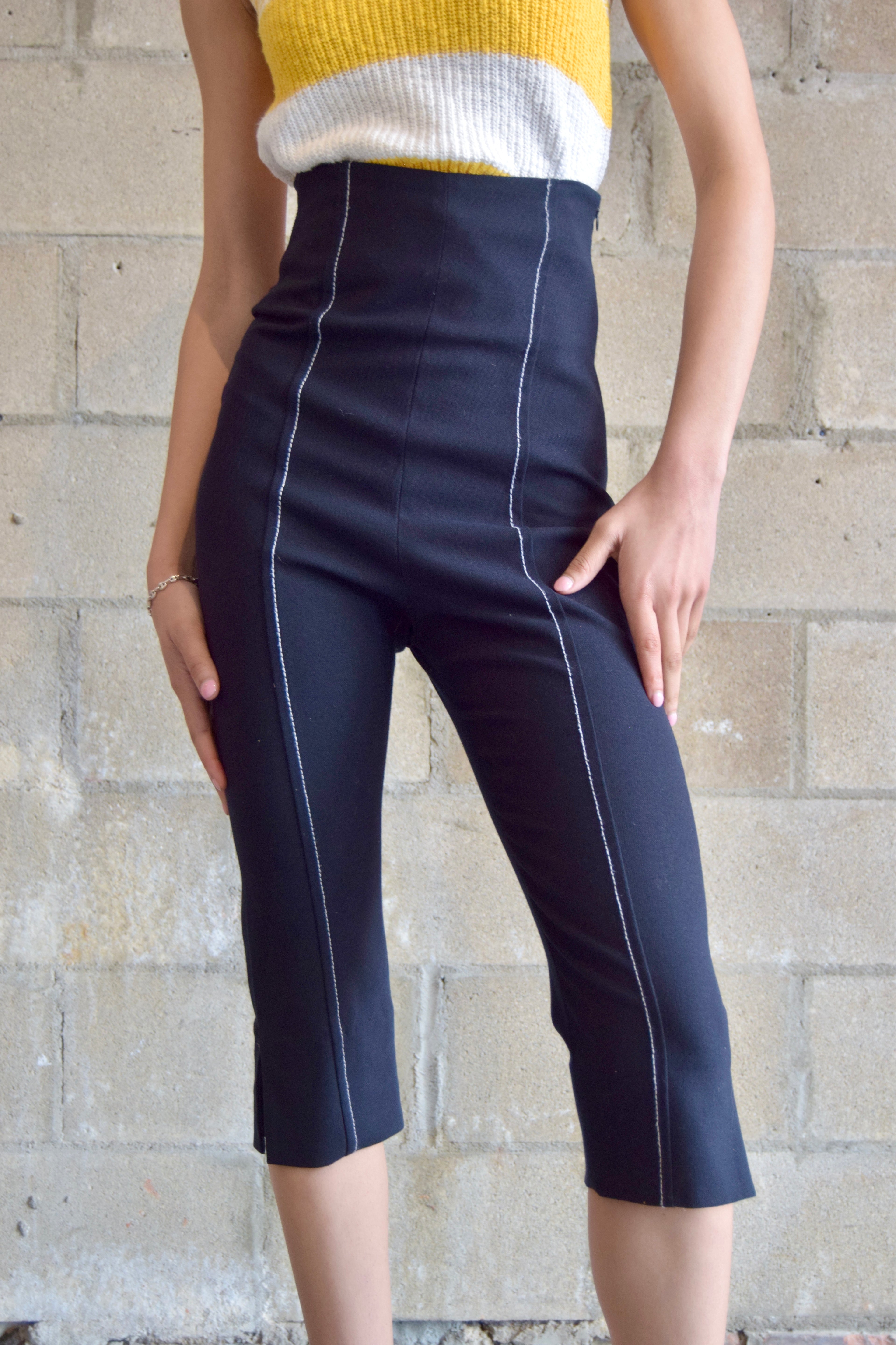STRAIGHT CUT BLACK CAPRIS WITH WHITE CONTRAST STITCHING