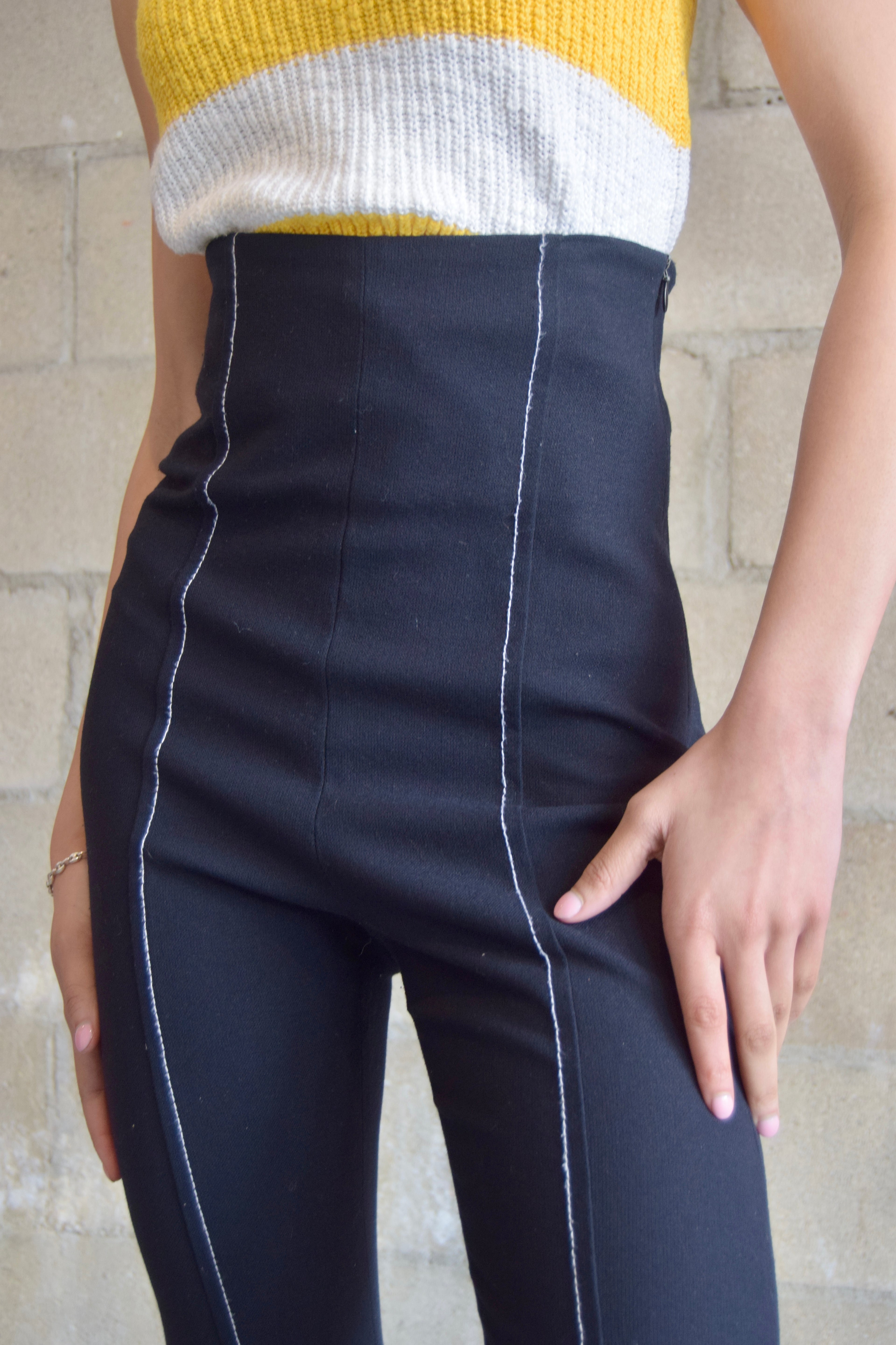 STRAIGHT CUT BLACK CAPRIS WITH WHITE CONTRAST STITCHING