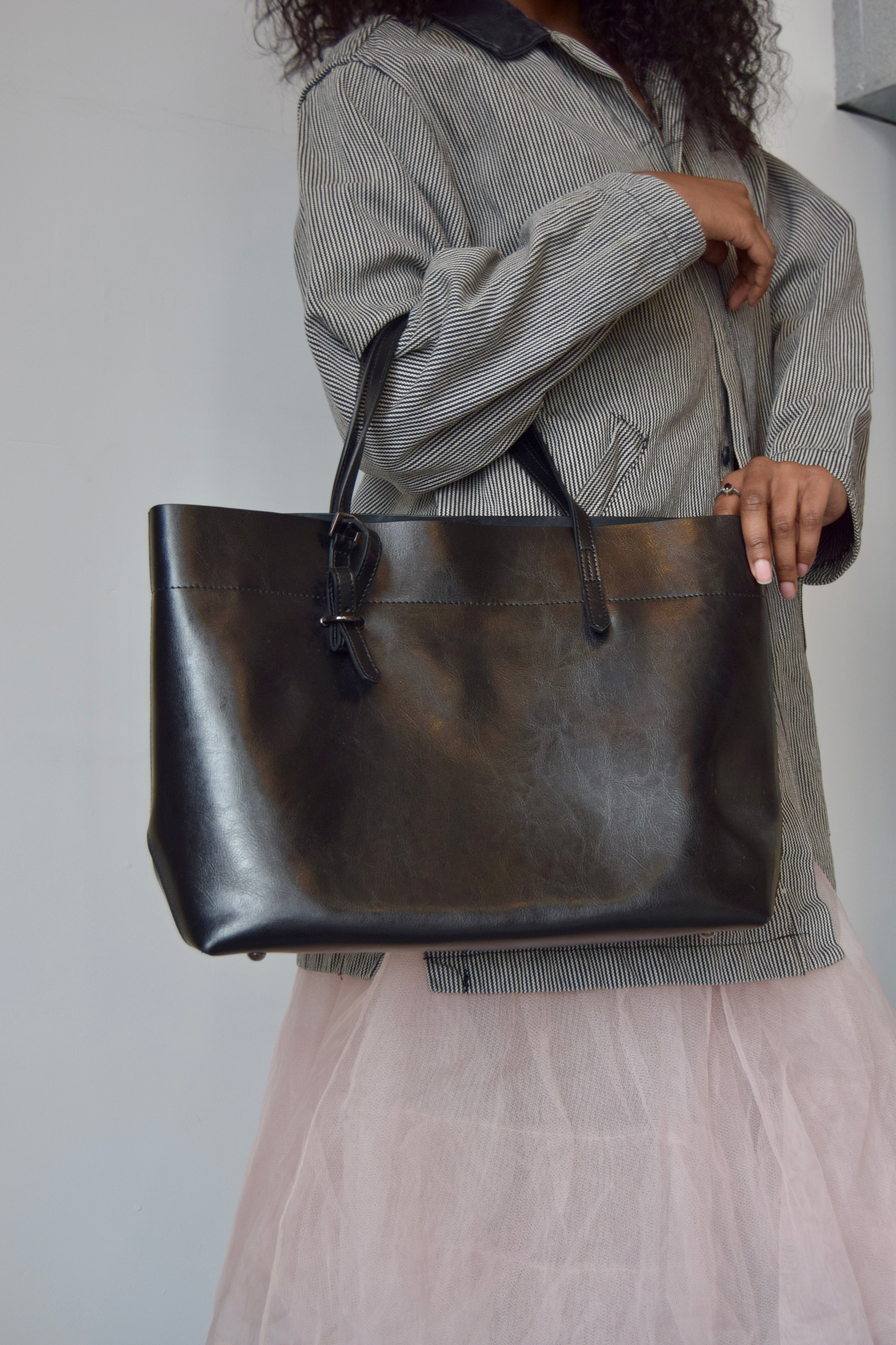 KATTEE BLACK CLASSIC LEATHER TOTE