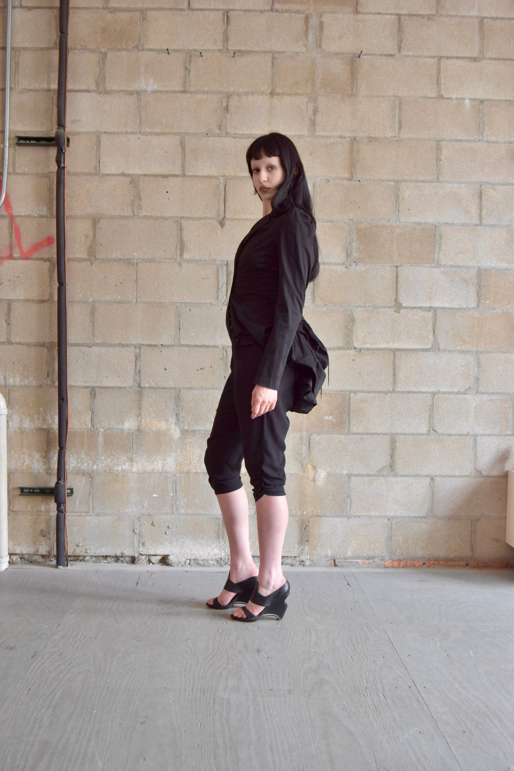 WARDROBE SHEER RUCHED BLACK CAPRIS
