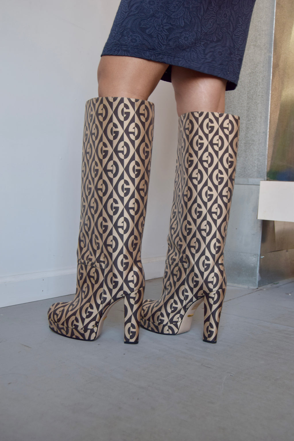 GUCCI BROWN AND TAN LEATHER LINED LOGO BOOTS
