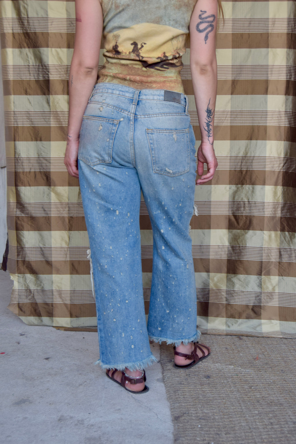 CARMAR DISTRESSED LIGHTWASH JEANS