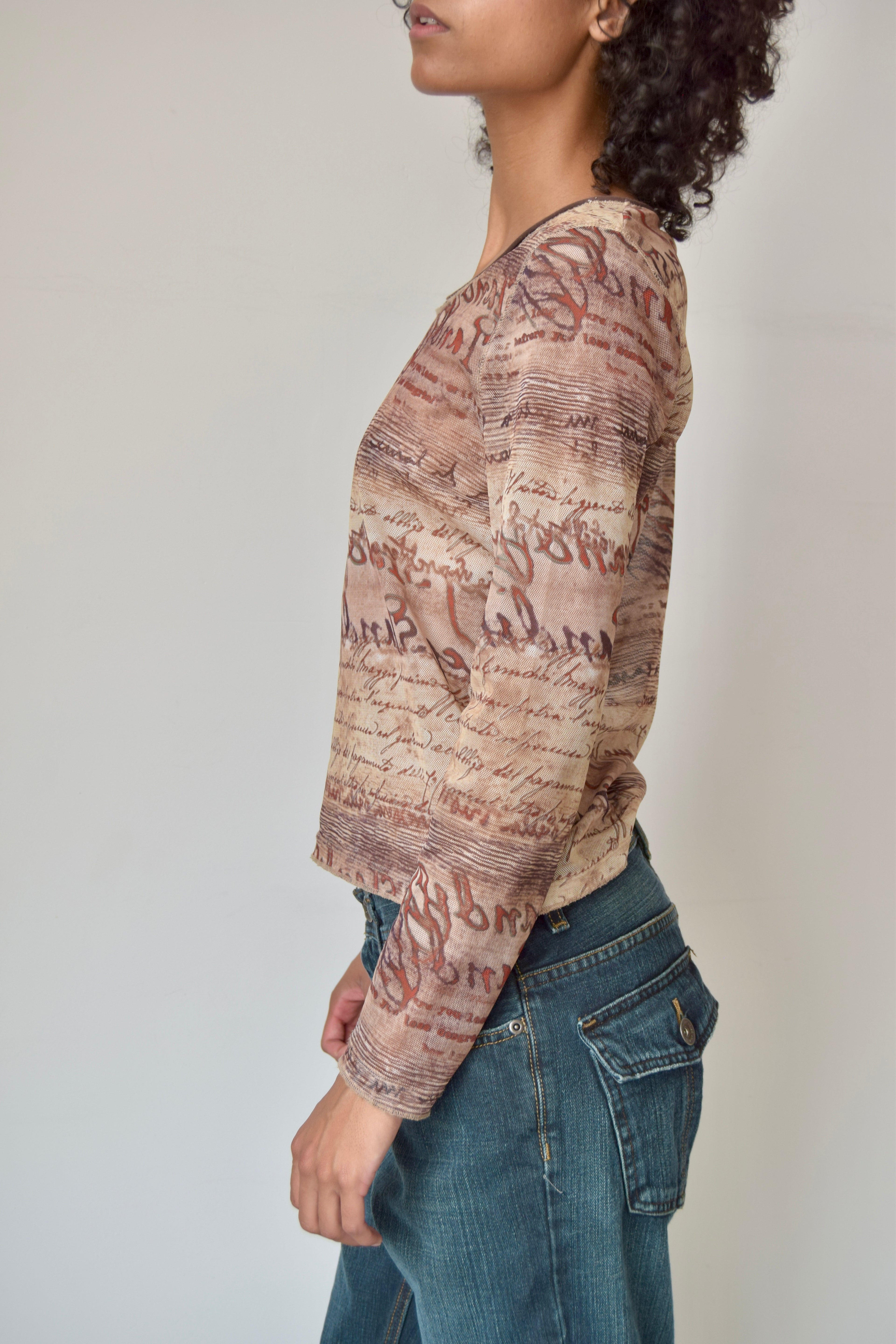 ERIC ALEXANDRE BROWN MESH SCRIPT GRAPHIC L/S TOP