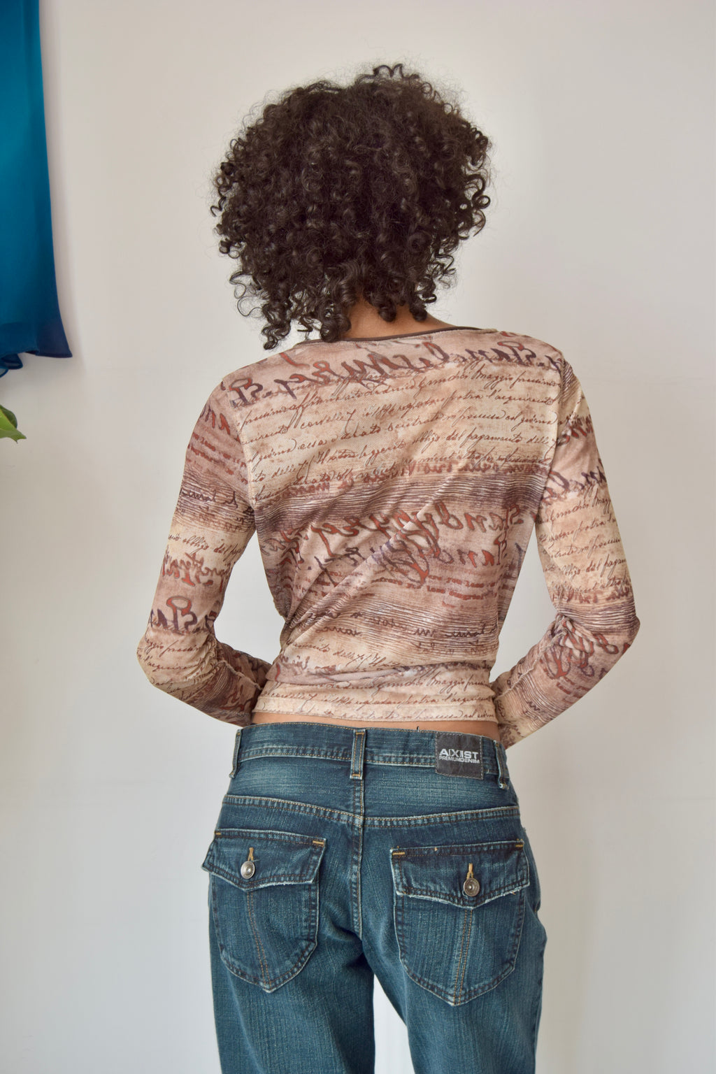 ERIC ALEXANDRE BROWN MESH SCRIPT GRAPHIC L/S TOP