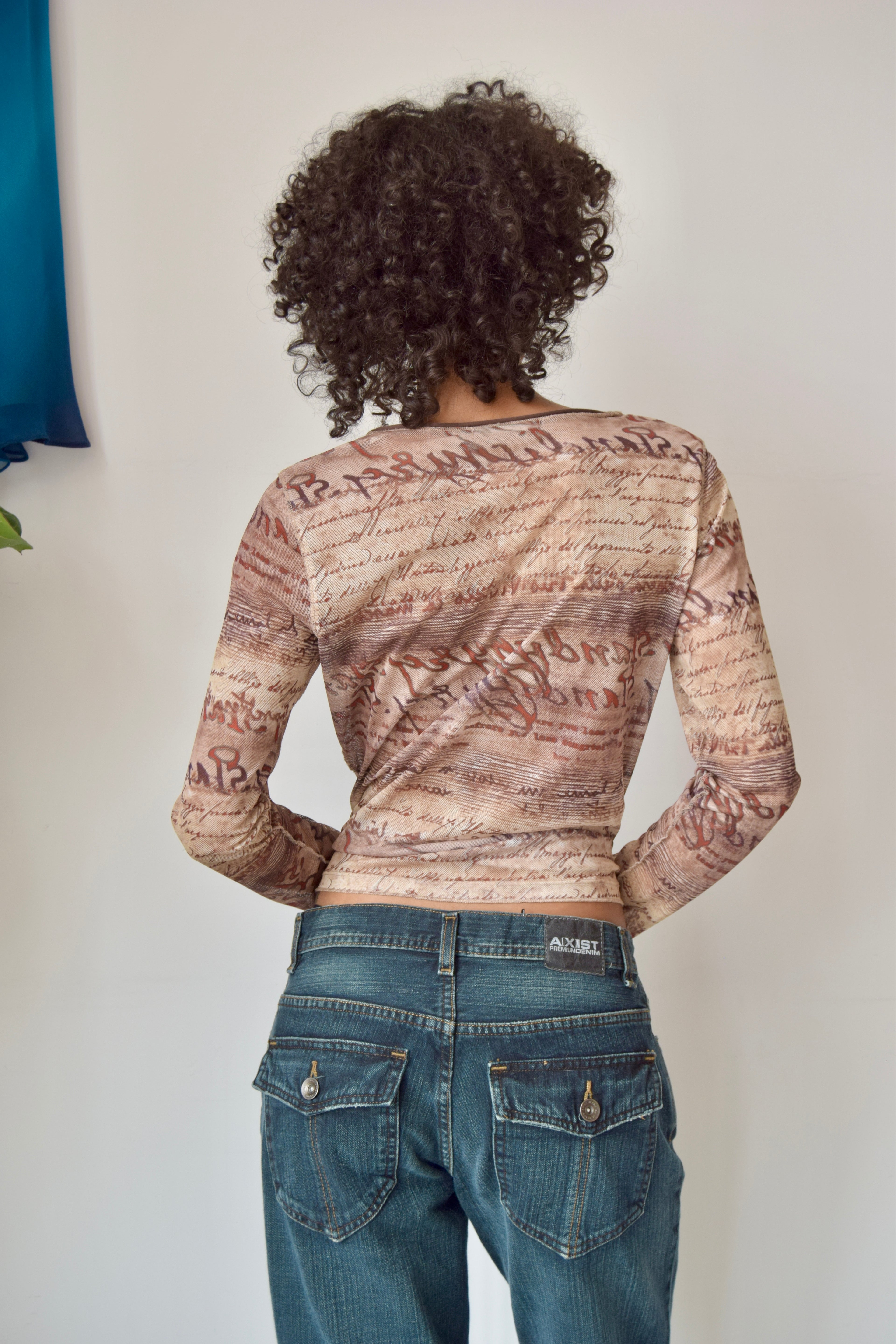 ERIC ALEXANDRE BROWN MESH SCRIPT GRAPHIC L/S TOP