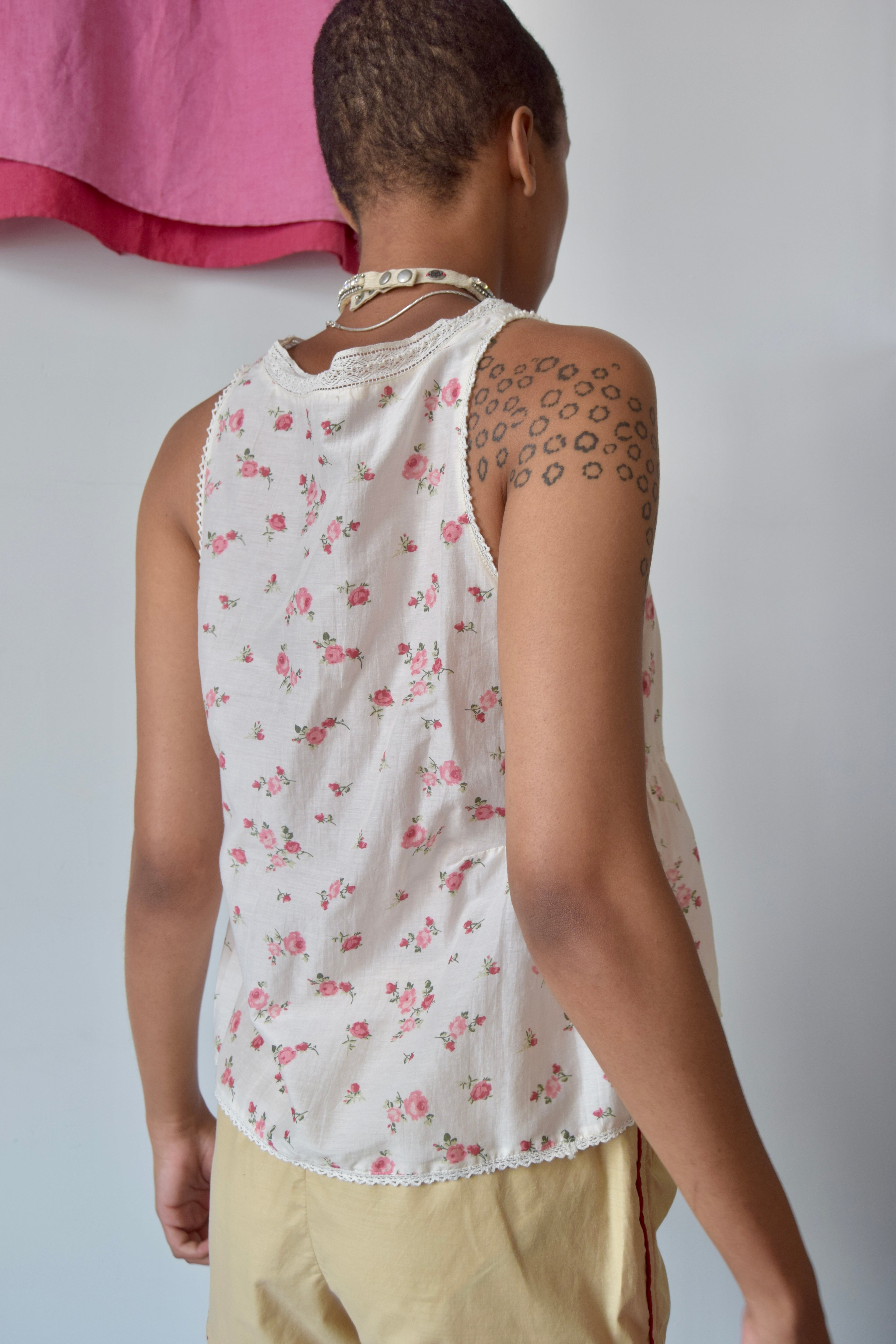 80S WHITE COTTON FLORAL BABYDOLL TANK WITH LACE TRIM