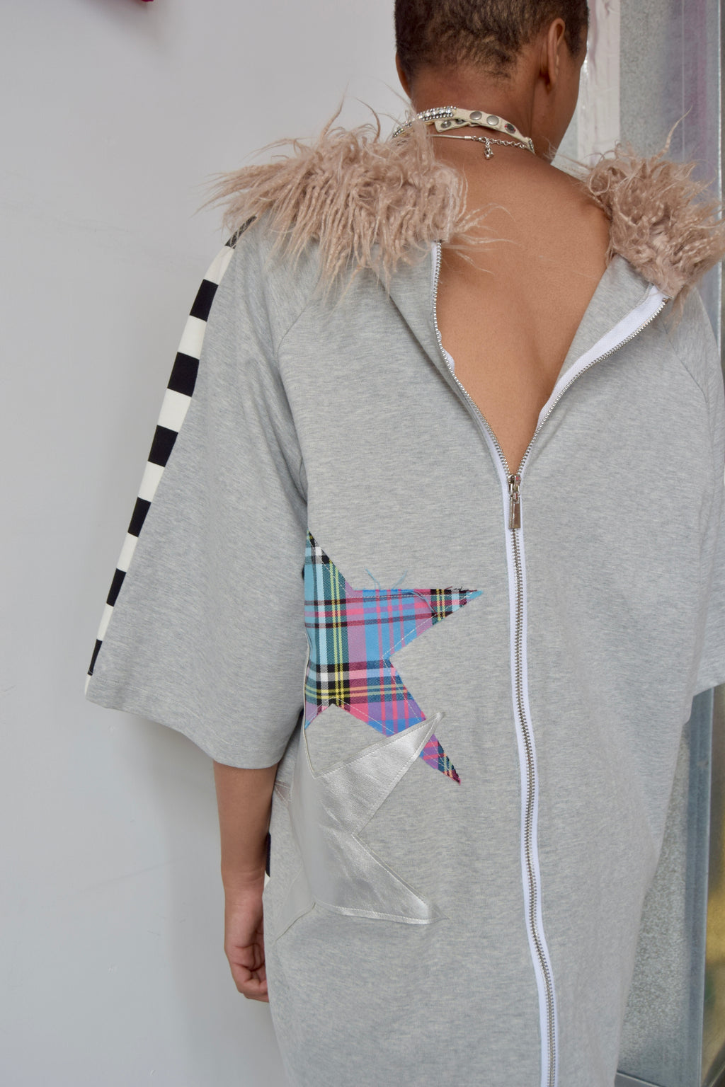 BLACK AND WHITE STRIPED DOUBLE ZIP QUARTER SLEEVE JACKET WITH FUR TRIM