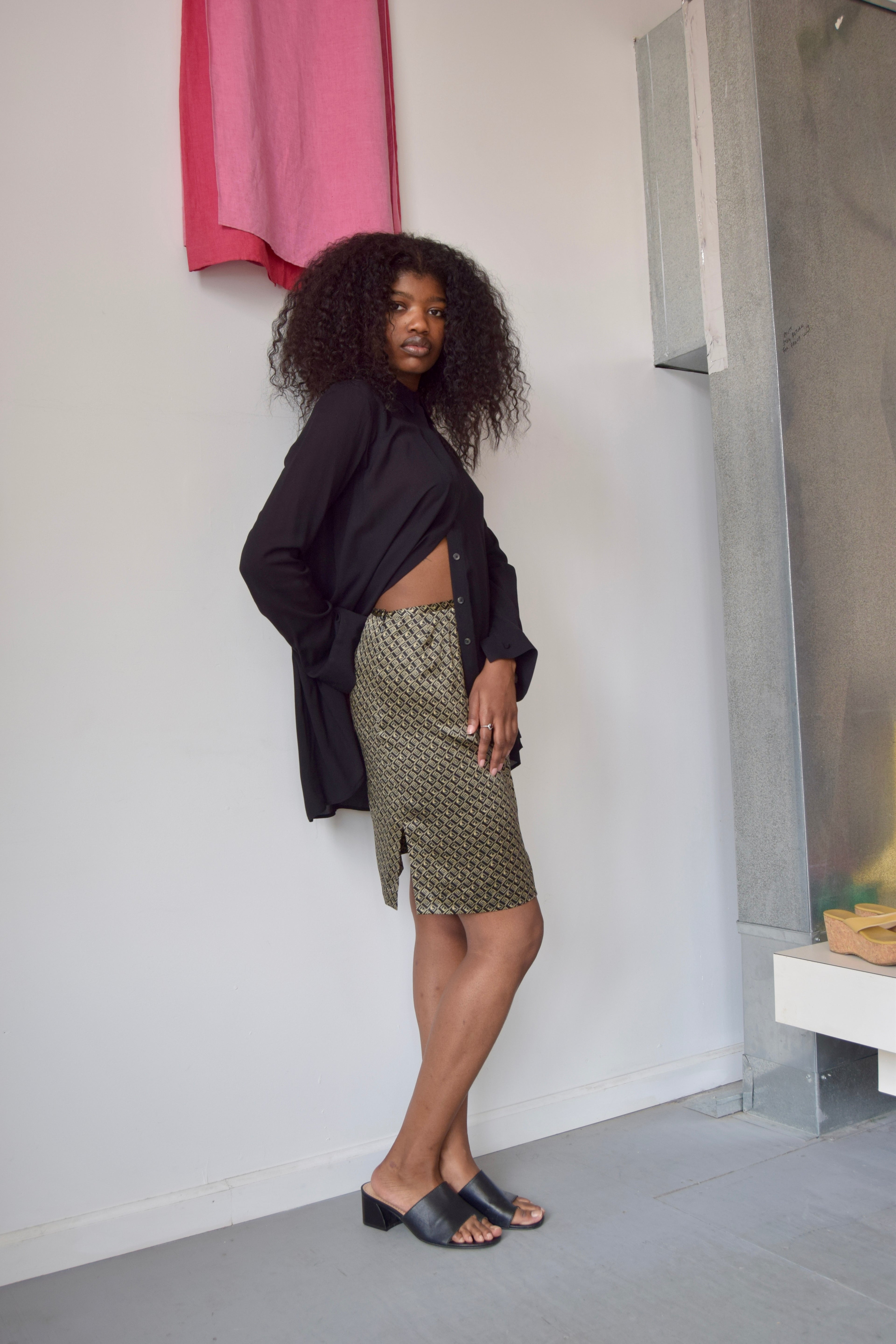 MODA INTERNATIONAL SILK BLACK AND TAN PATTERNED MIDI SKIRT