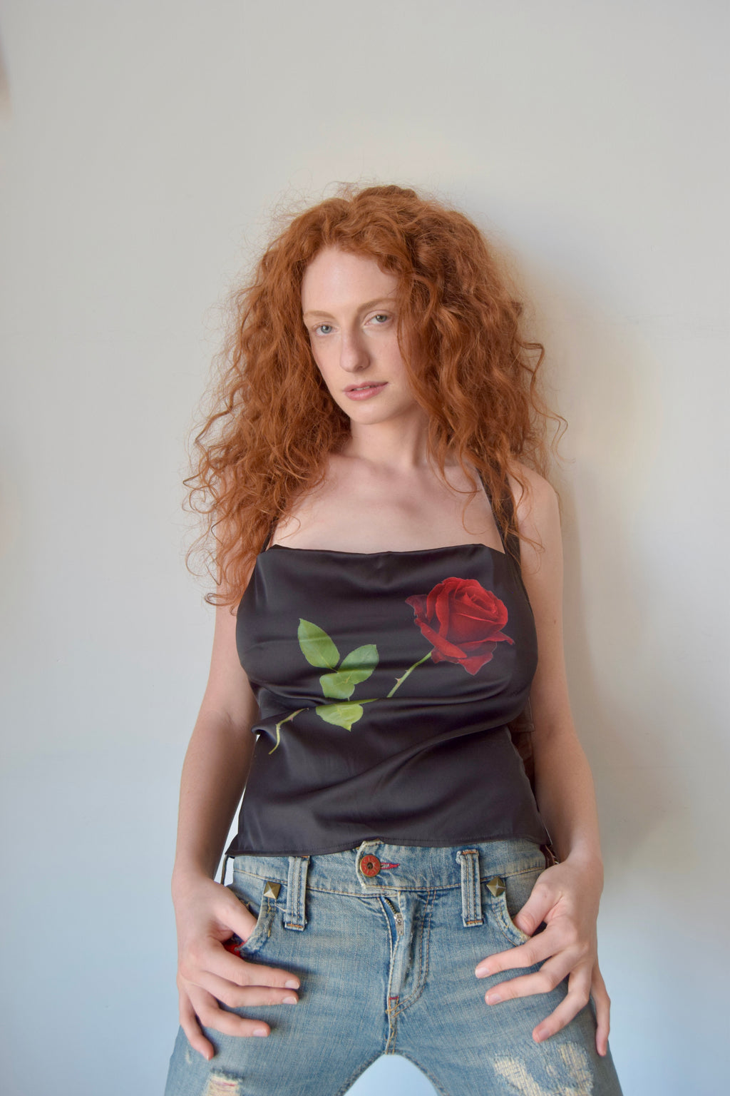 TYLER MCGILLVARY BLACK CROSS BACK CAMI WITH FLORAL PRINT