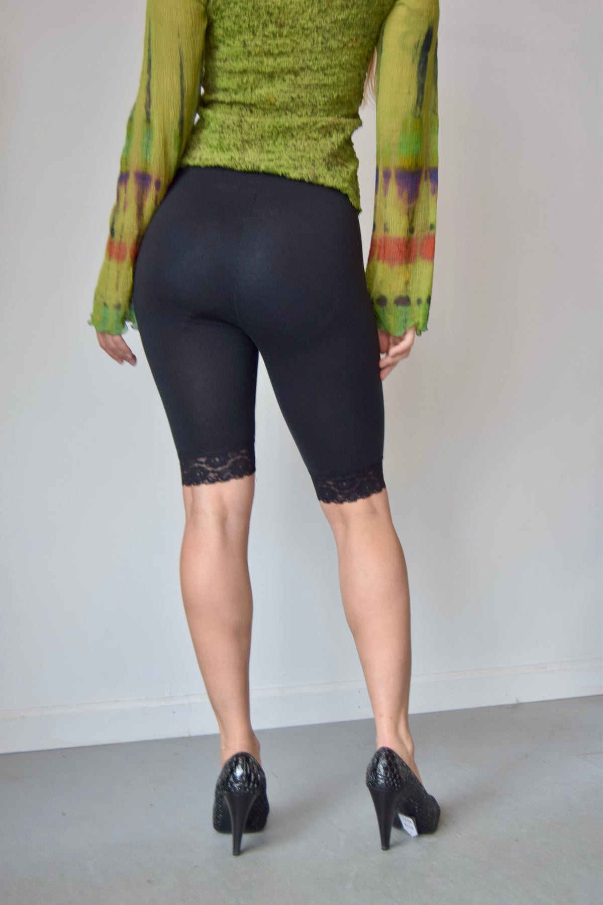 MARIKA BLACK LACE TRIM CAPRIS