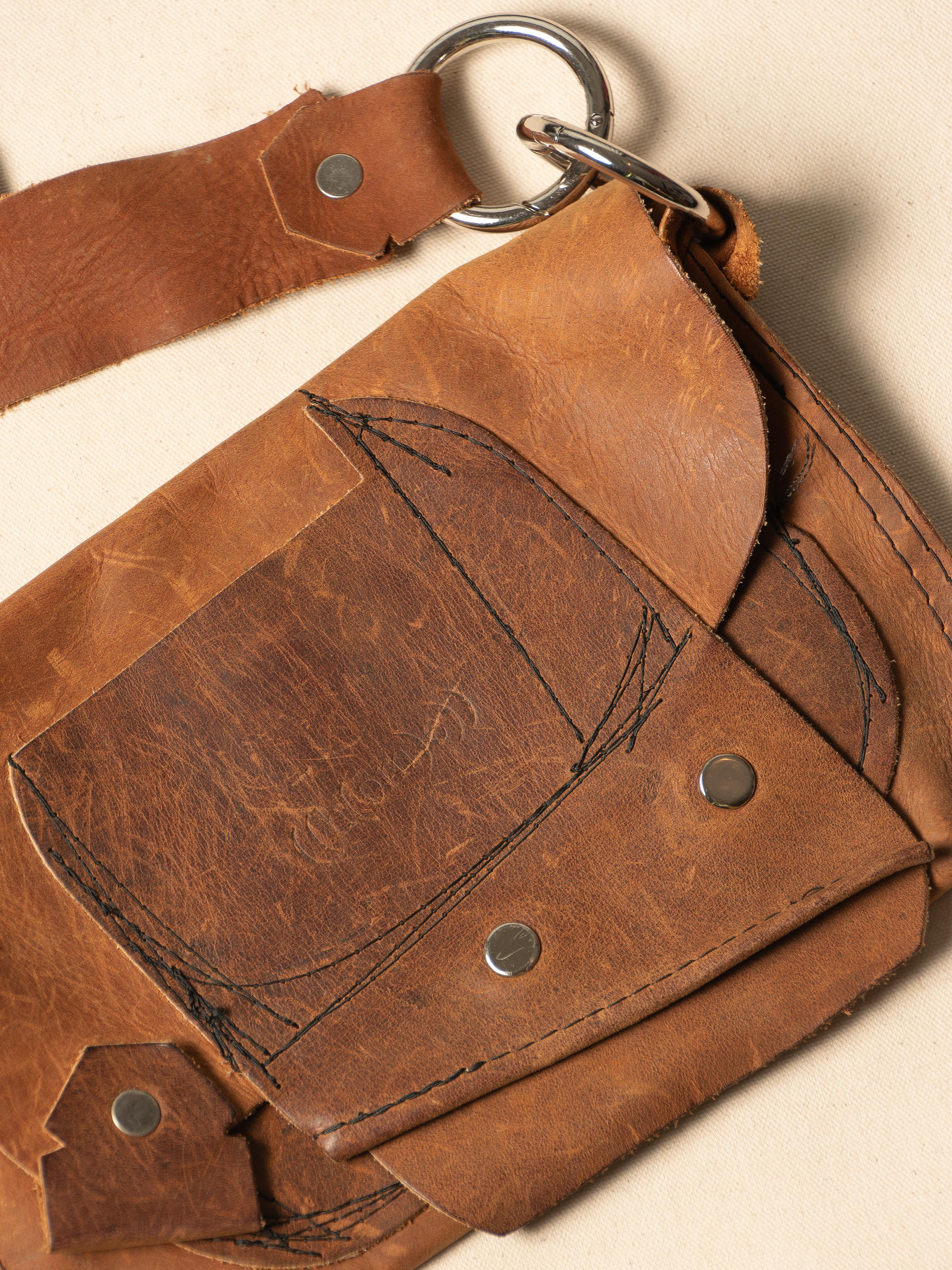 ((H(OM)E)) BROWN LEATHER RAW CUT PURSE