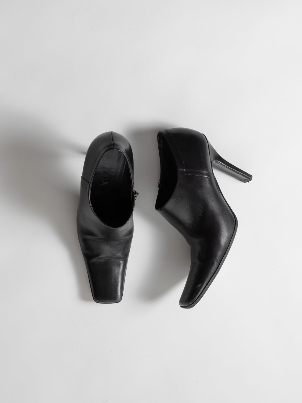 PRADA BLACK LEATHER SQUARE ANKLE LENTH MULES