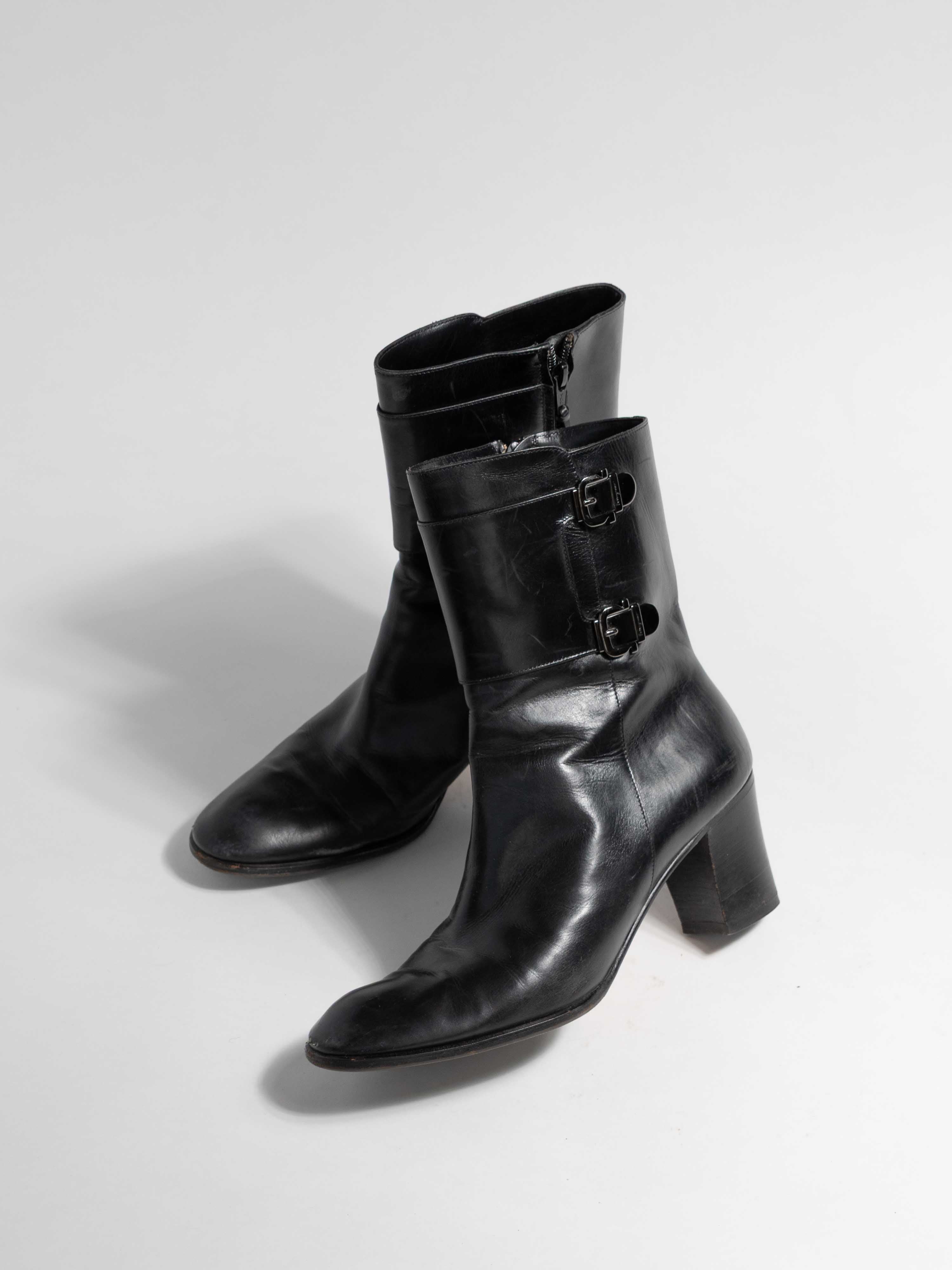 FERRAGAMO BLACK LEATHER BUCKLE DETAIL BOOTS