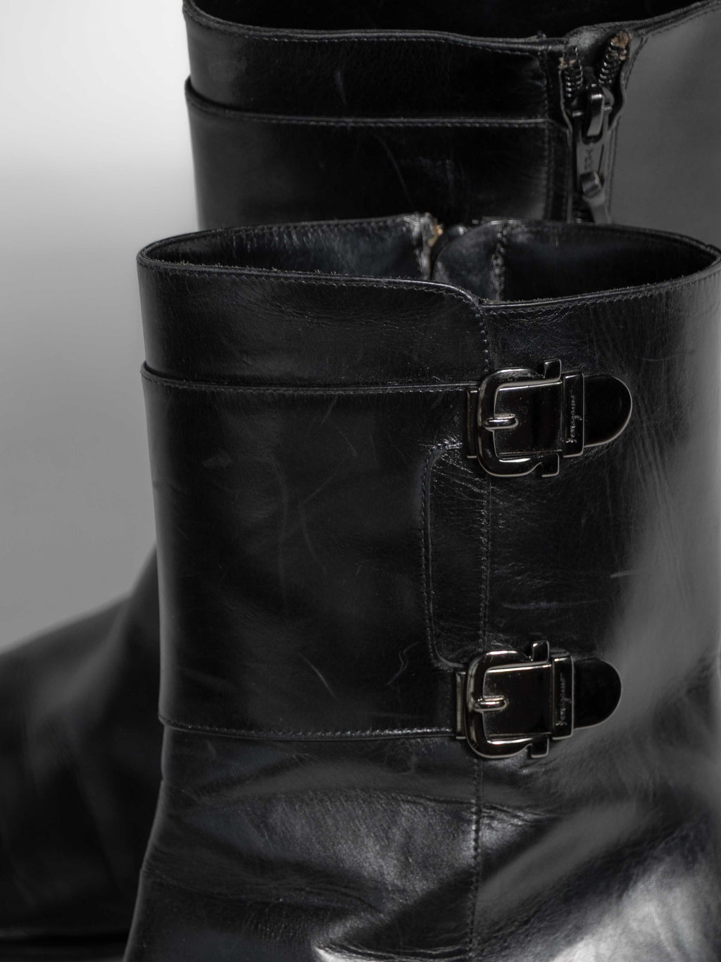 FERRAGAMO BLACK LEATHER BUCKLE DETAIL BOOTS