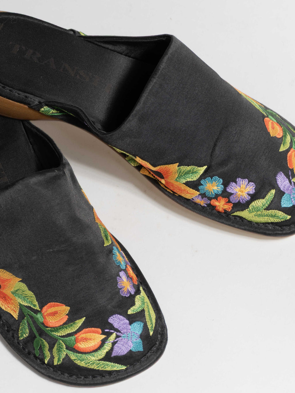 TRANSIT BLACK TRADITIONAL MEXICAN FLORAL EMBROIDERED CLOGS