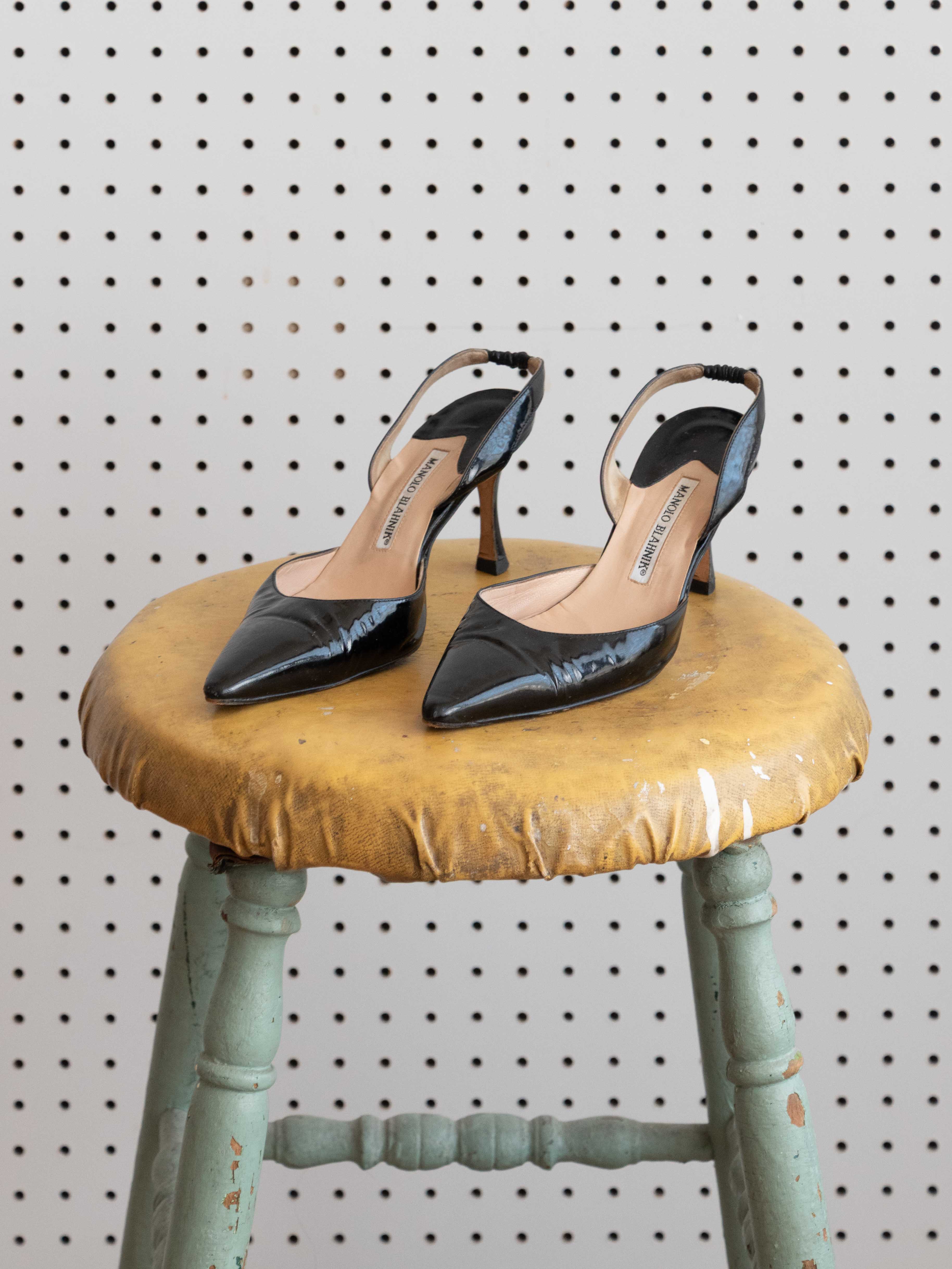 MANOLO BLAHNIK  CLASSIC BLACK SLING BACK PUMPS