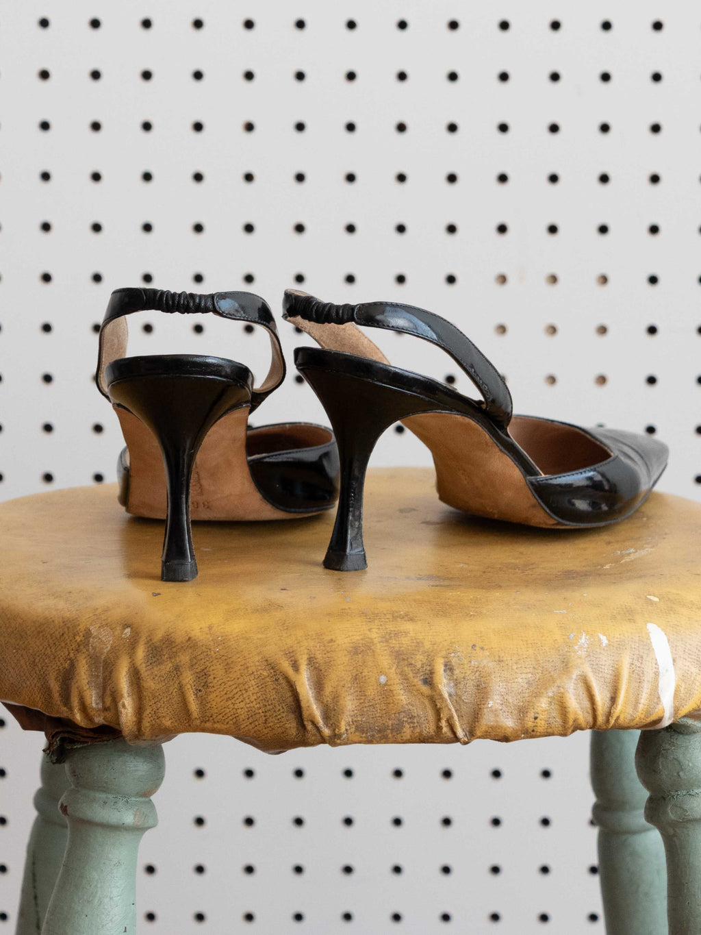 MANOLO BLAHNIK  CLASSIC BLACK SLING BACK PUMPS