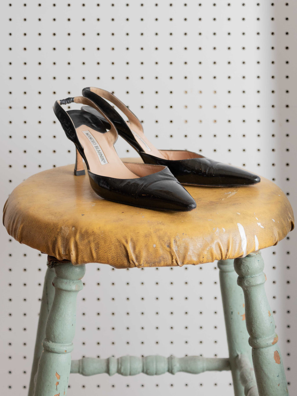 MANOLO BLAHNIK  CLASSIC BLACK SLING BACK PUMPS