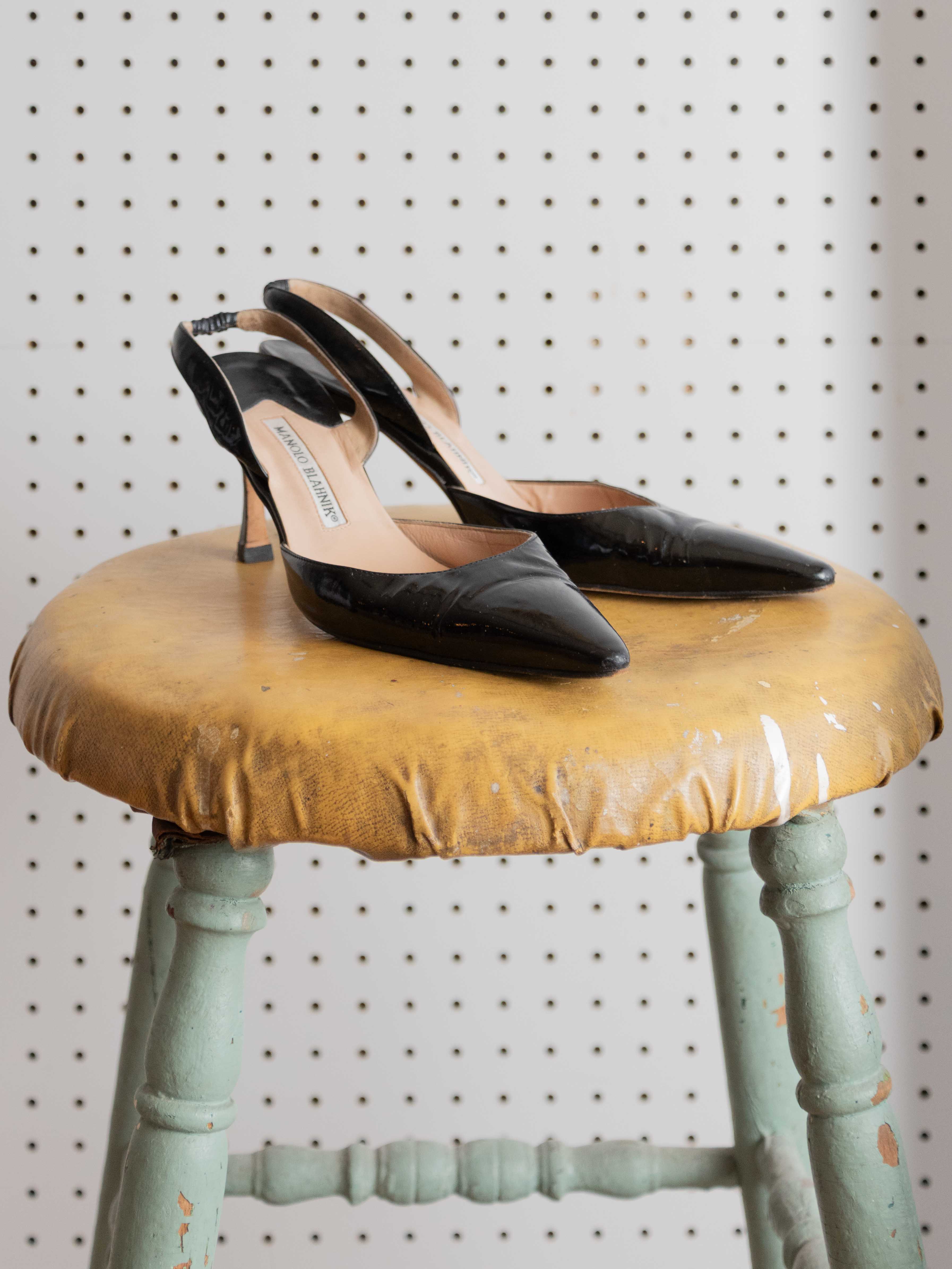 MANOLO BLAHNIK  CLASSIC BLACK SLING BACK PUMPS
