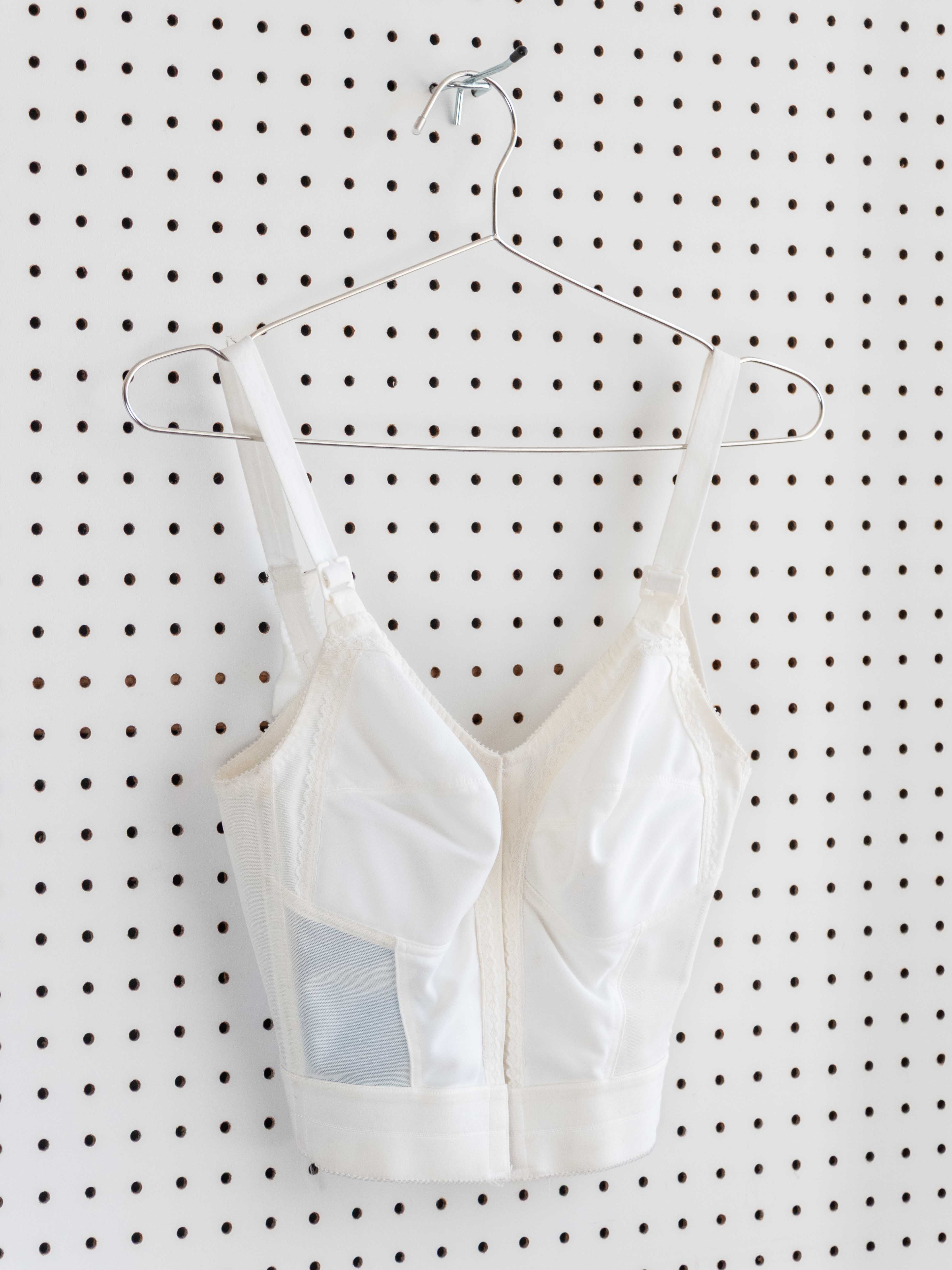 90S WHITE STRUCTURED V CUT CORSET BRA