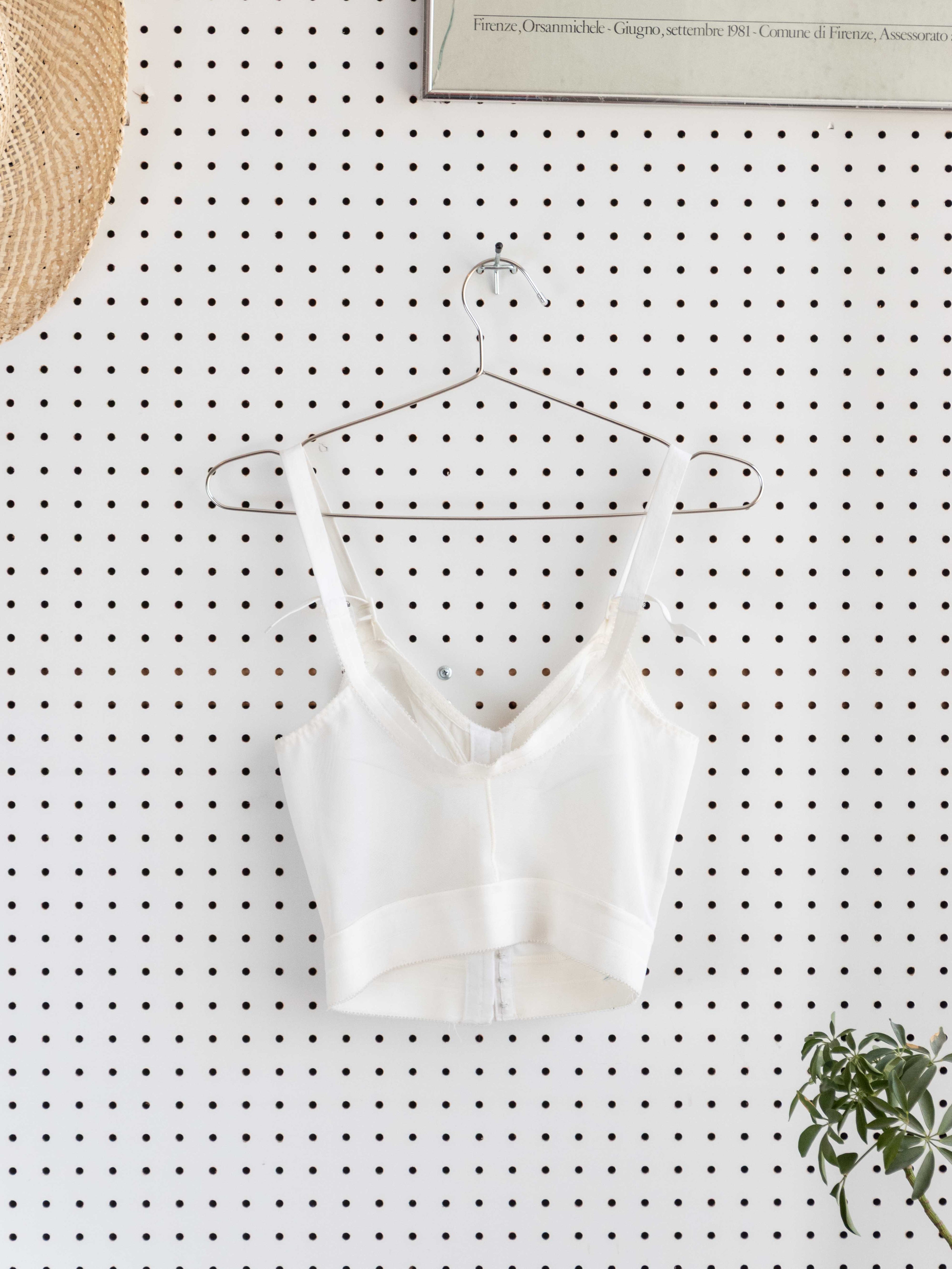 90S WHITE STRUCTURED V CUT CORSET BRA