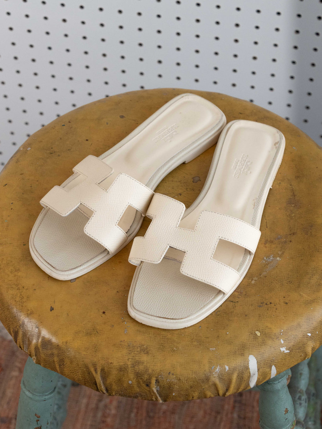 HERMES CREAM LEATHER LOGO SANDALS
