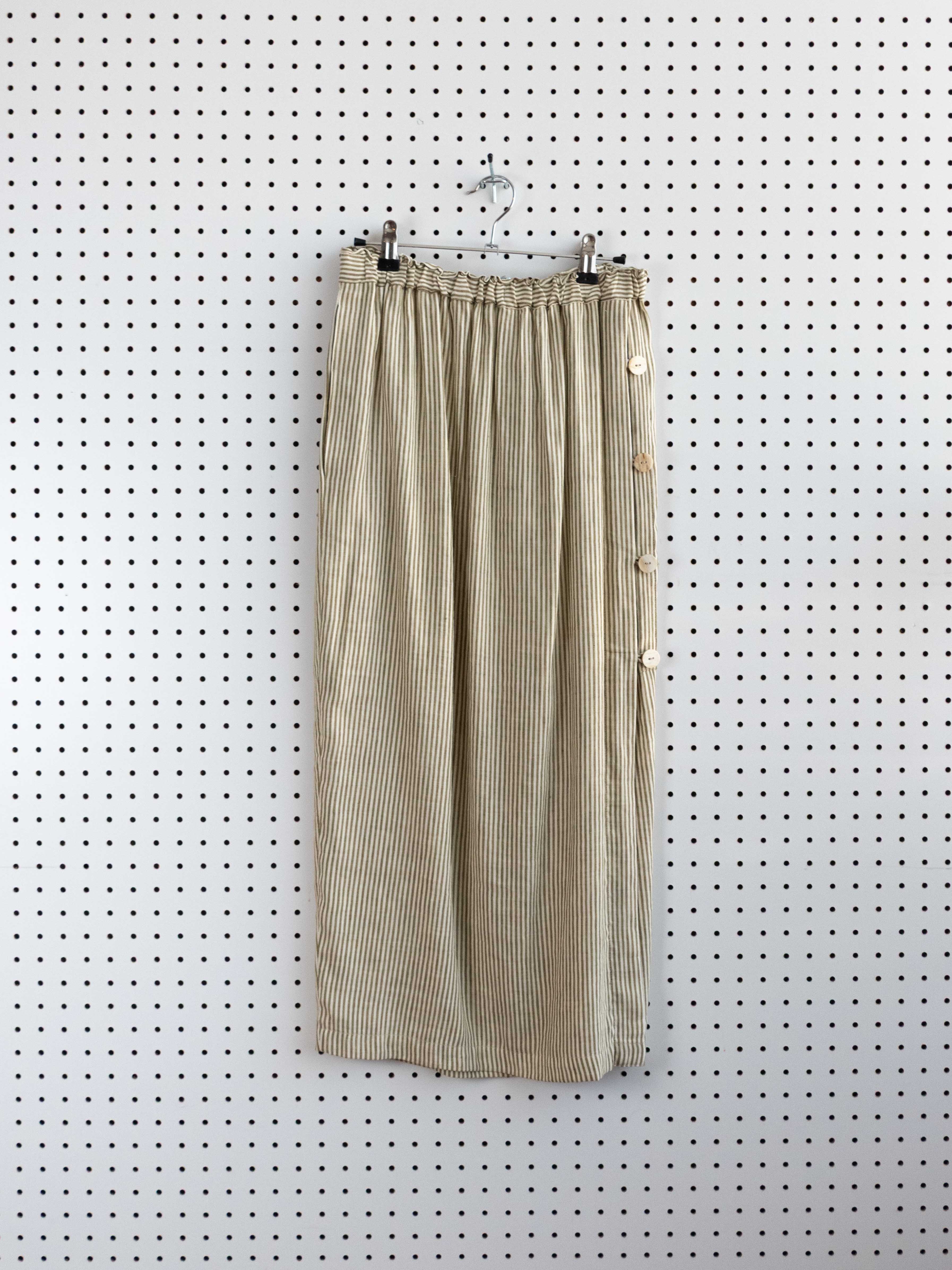GREEN AND BEIGE STRIPED LINEN SKIRT WITH SIDE SLIT AND WOOD BUTTONS